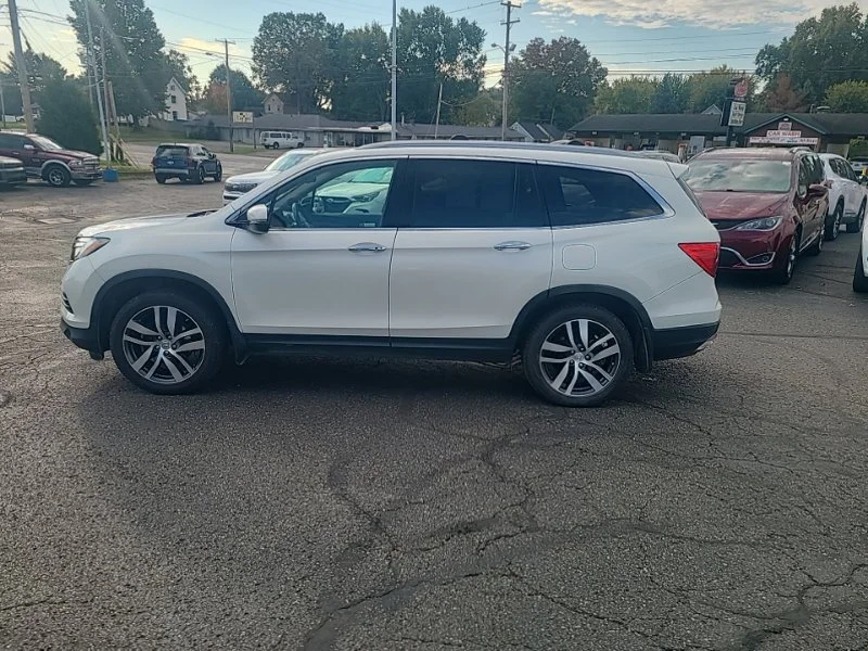 Used 2017 White Honda Touring image 3