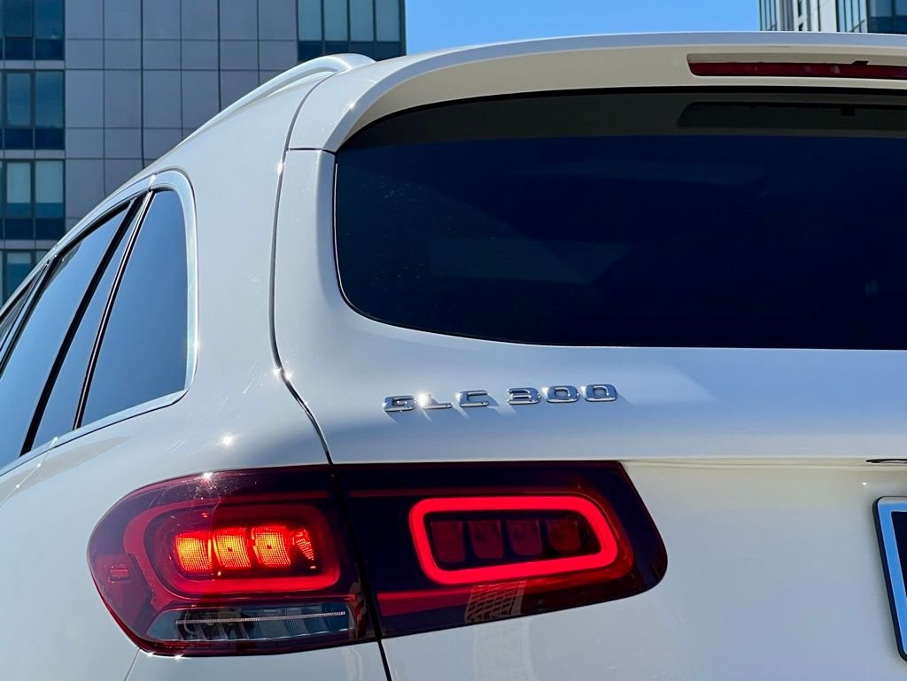 Certified Used 2022  Mercedes-Benz GLC 300 image 9