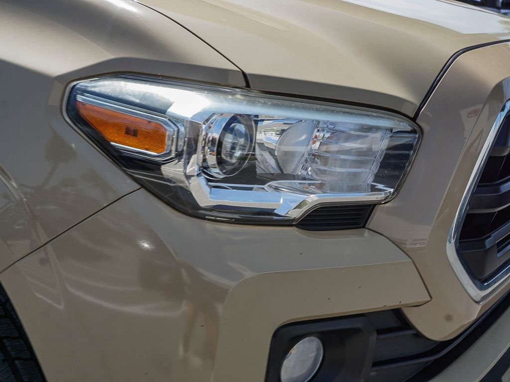 Used 2017  Toyota SR5 image 10