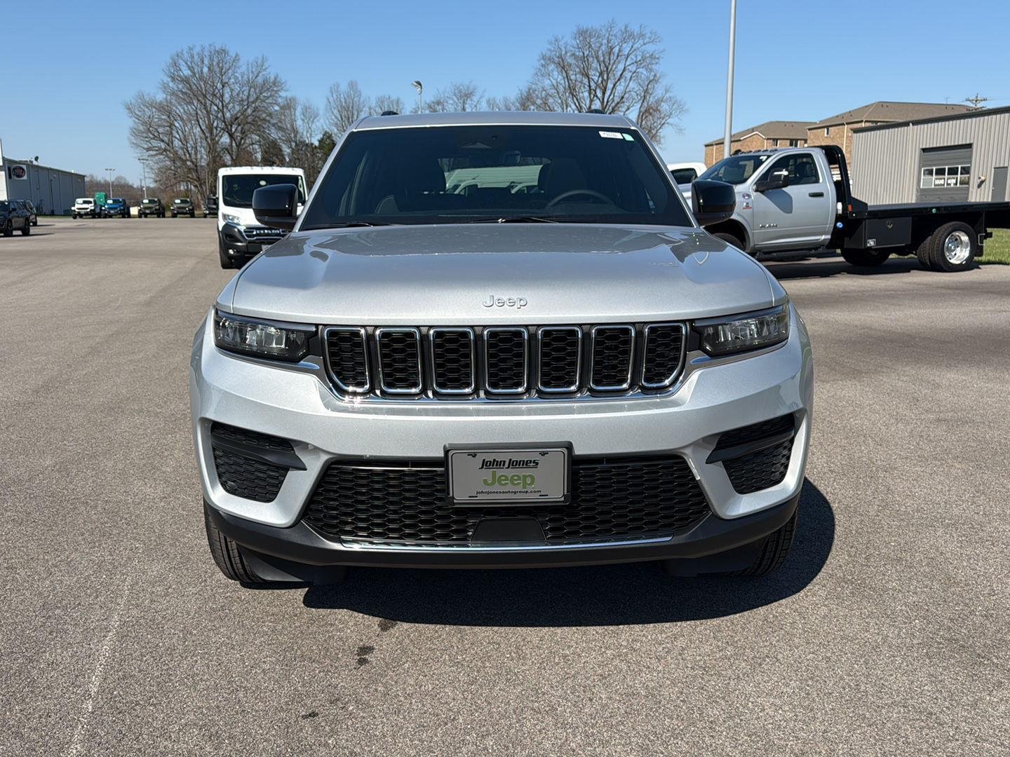 New 2026 Silver Zynith Jeep Laredo X image 14