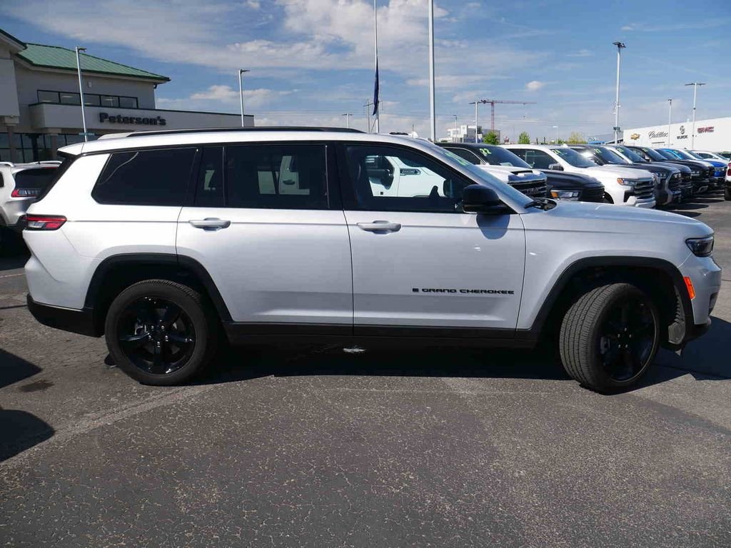 Used 2025 Silver Jeep Altitude X image 20