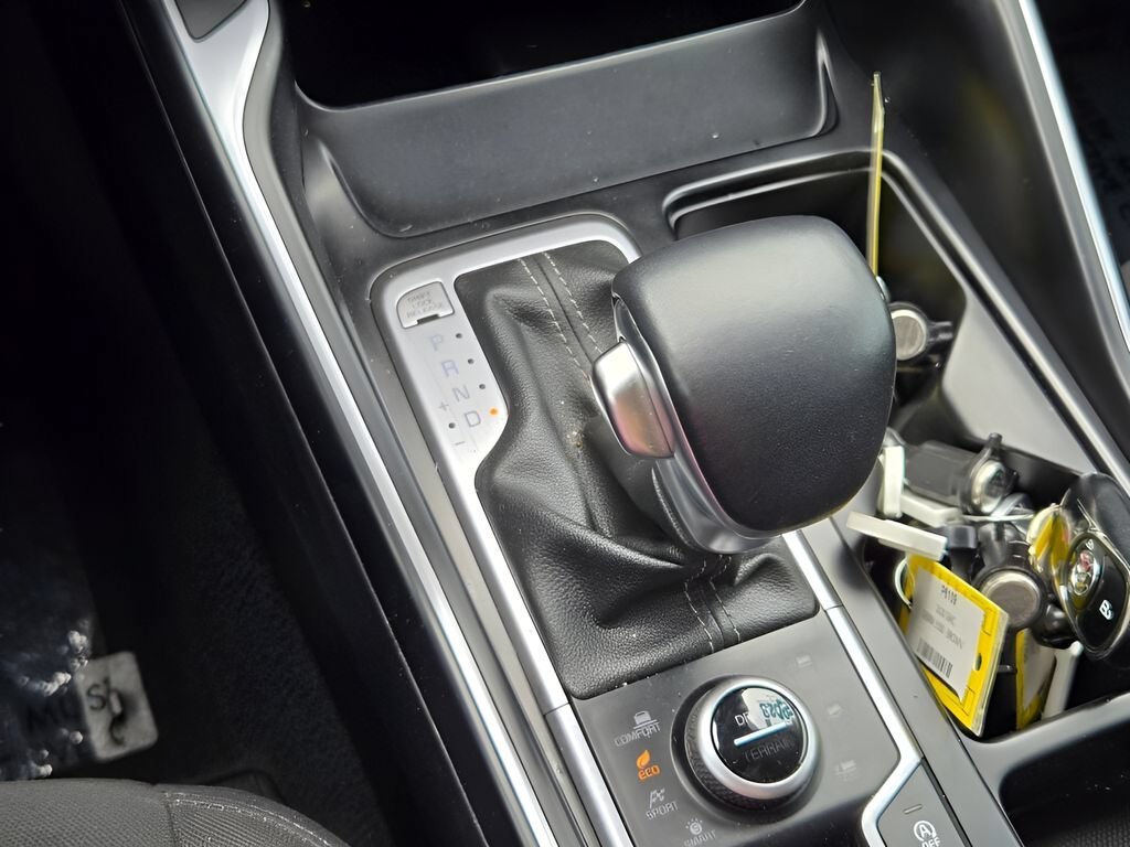 Used 2023 White Kia X-Line EX image 22