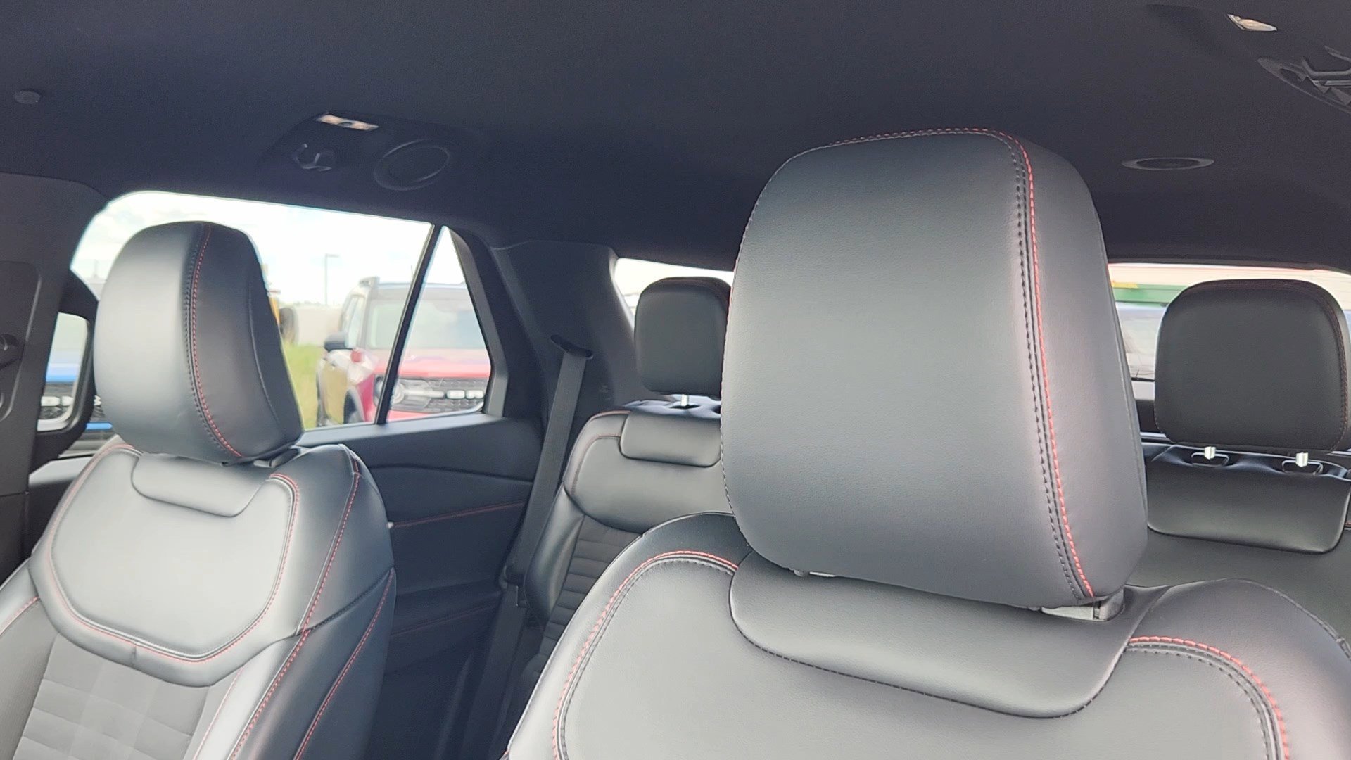 Used 2025 Star White Metallic Tri-Coat Ford ST-Line image 9