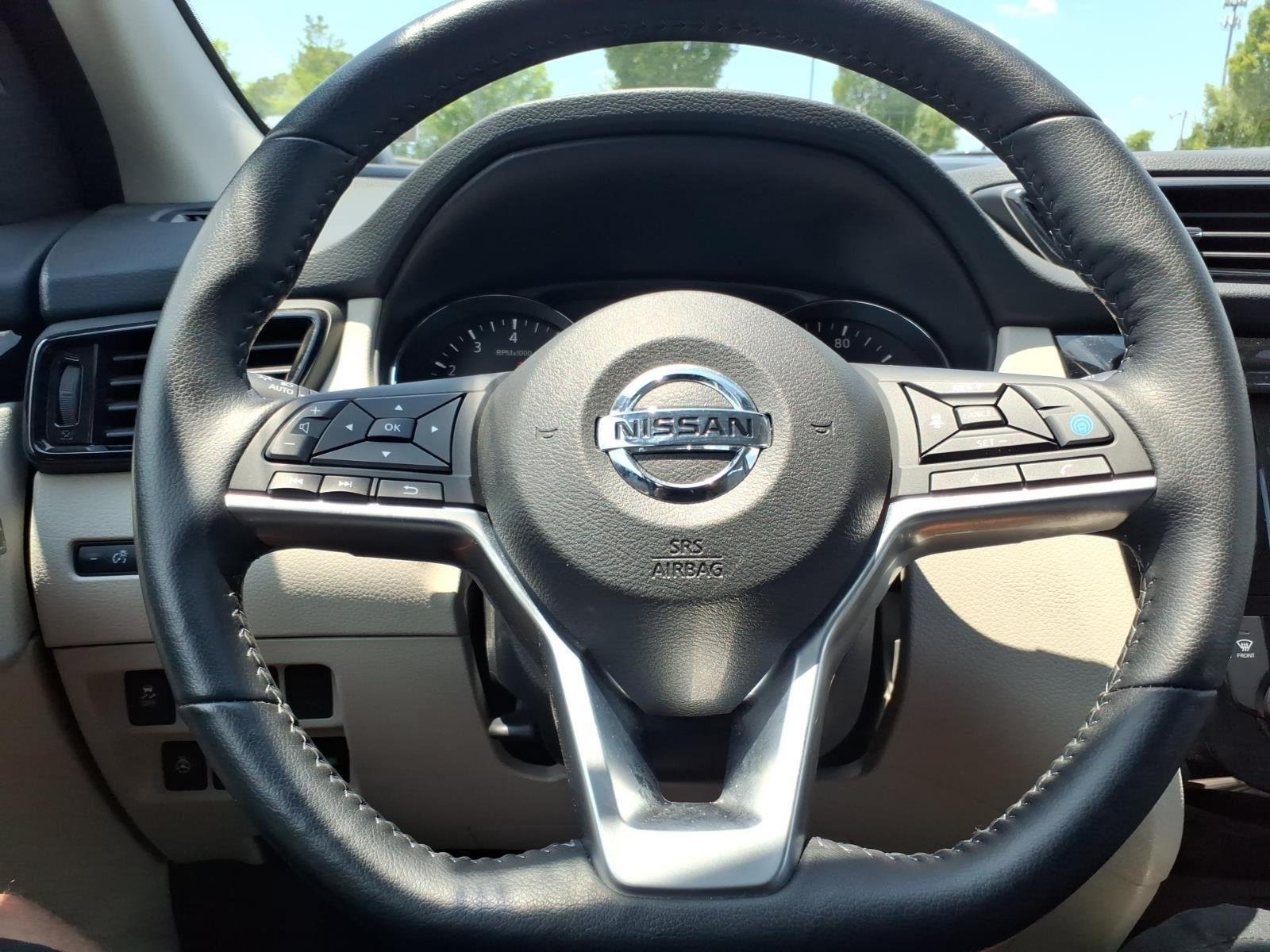 Used 2022 Pearl White Tricoat Nissan SL image 26