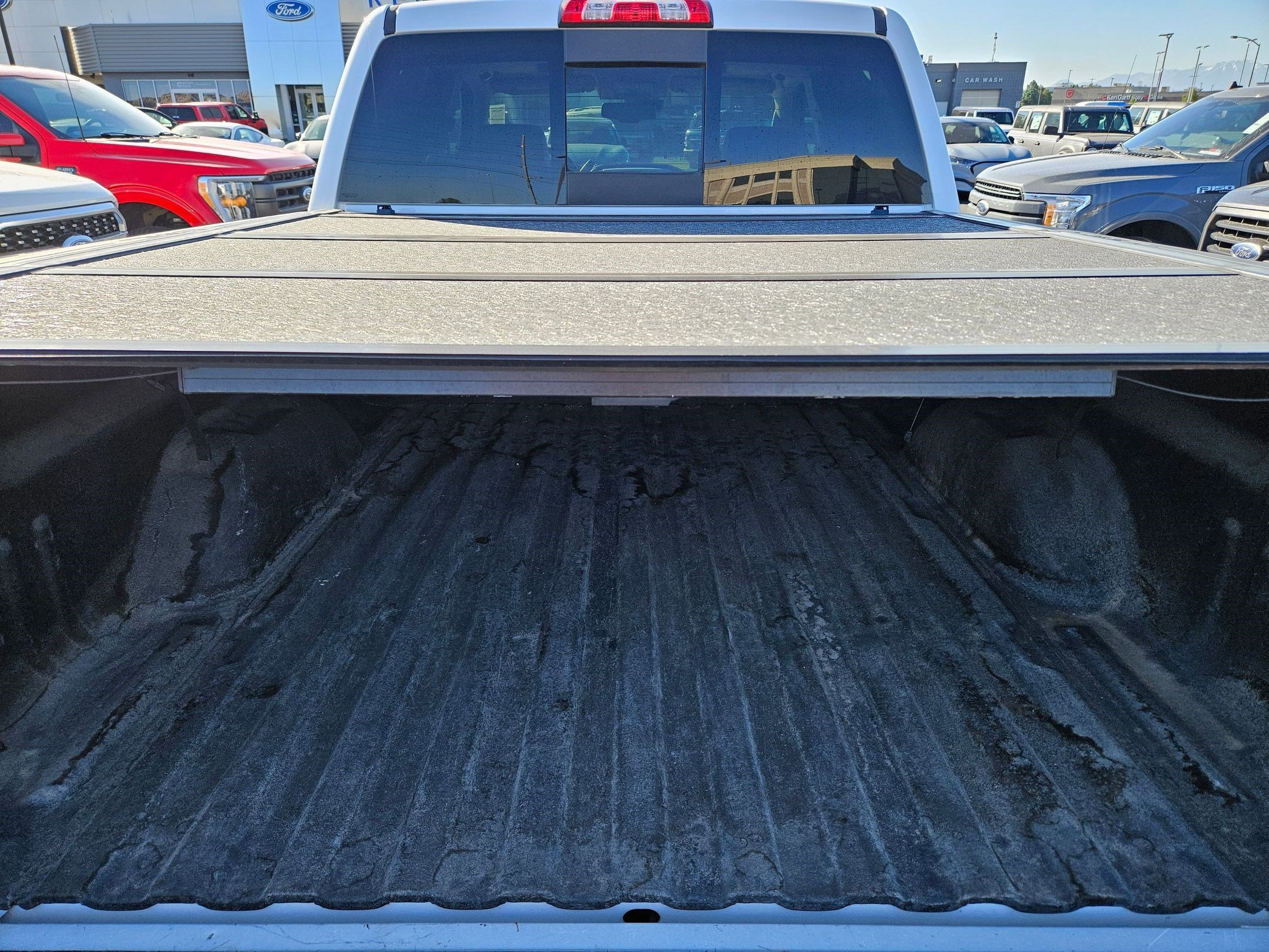 Used 2018 White Frost Tricoat GMC SLT image 30