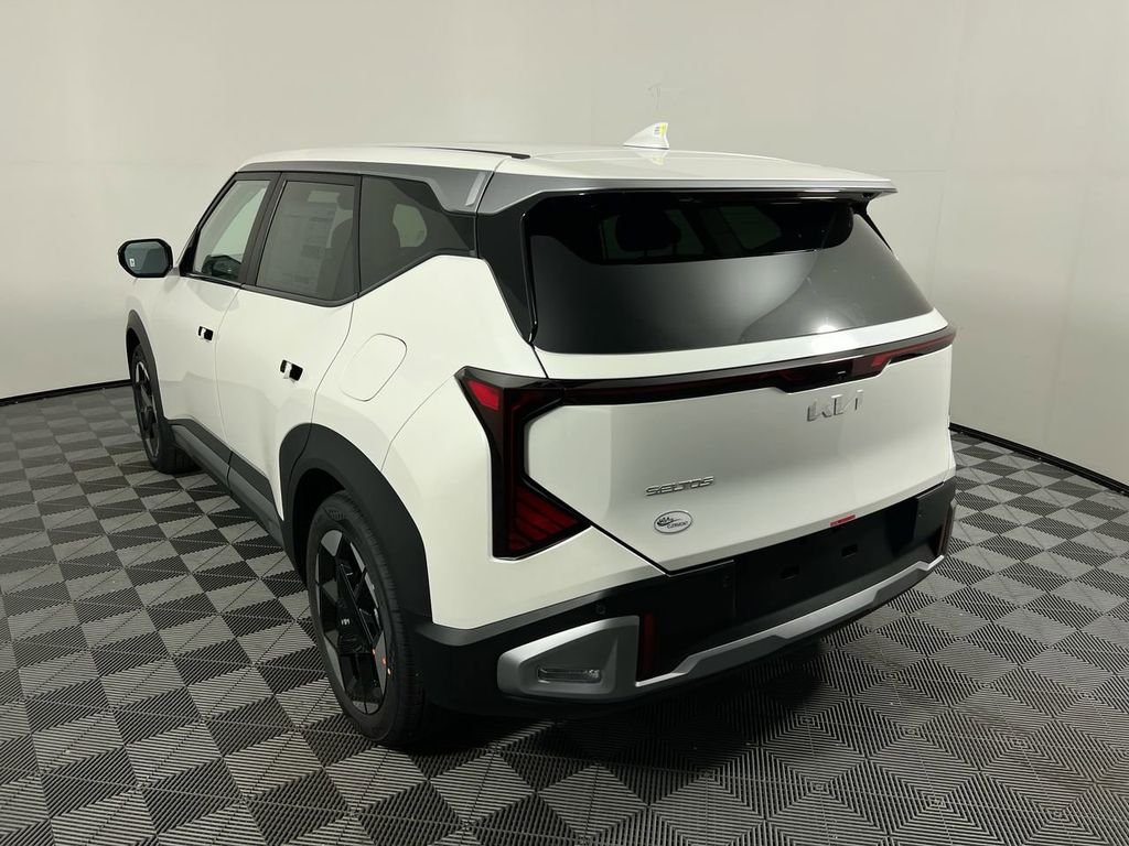 New 2027 Snow White Pearl Kia S image 5