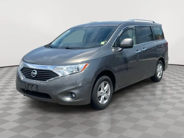 2016 Nissan Quest SV's photo