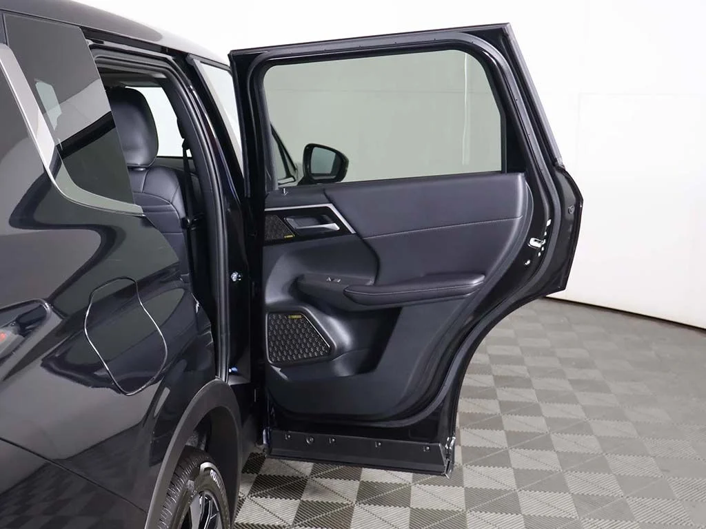 New 2026 Black Mitsubishi SE 1.5T S-AWC image 26