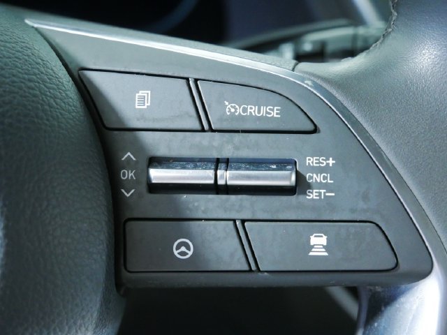 Used 2023 White Hyundai SEL image 25