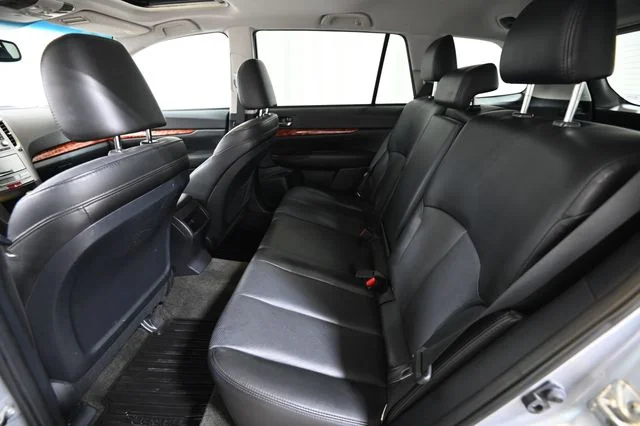 Used 2012 Silver Subaru 2.5i image 7