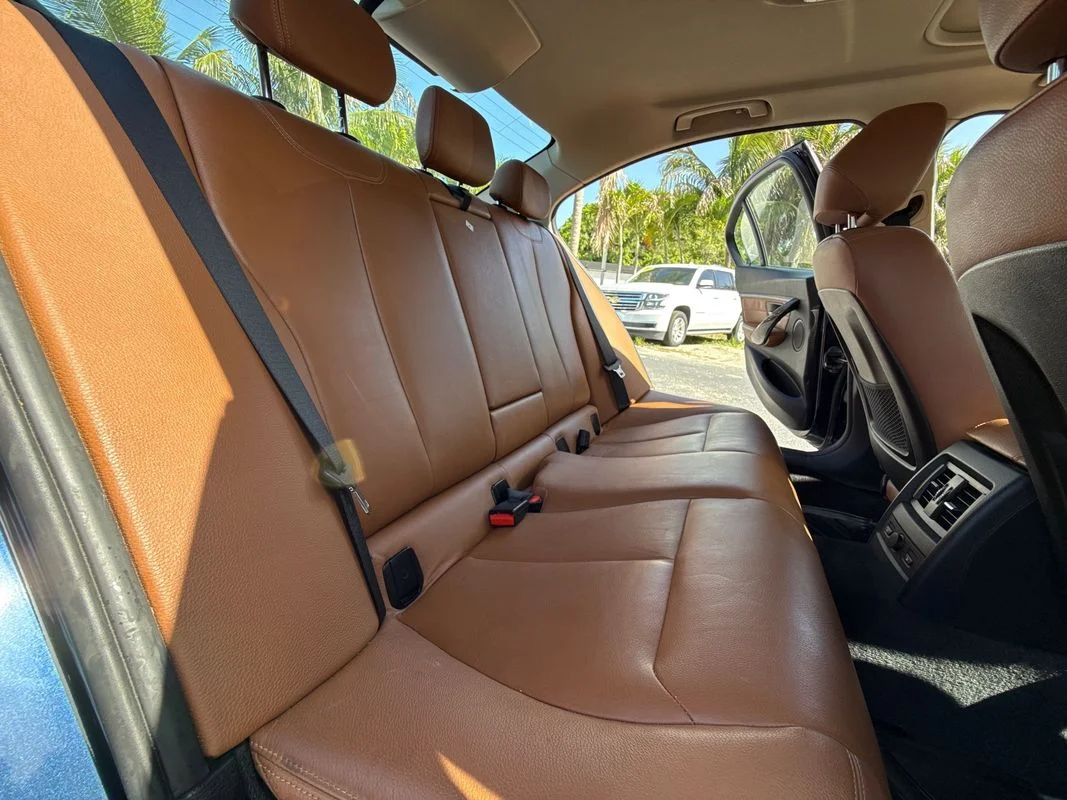 Used 2013  BMW xDrive image 15