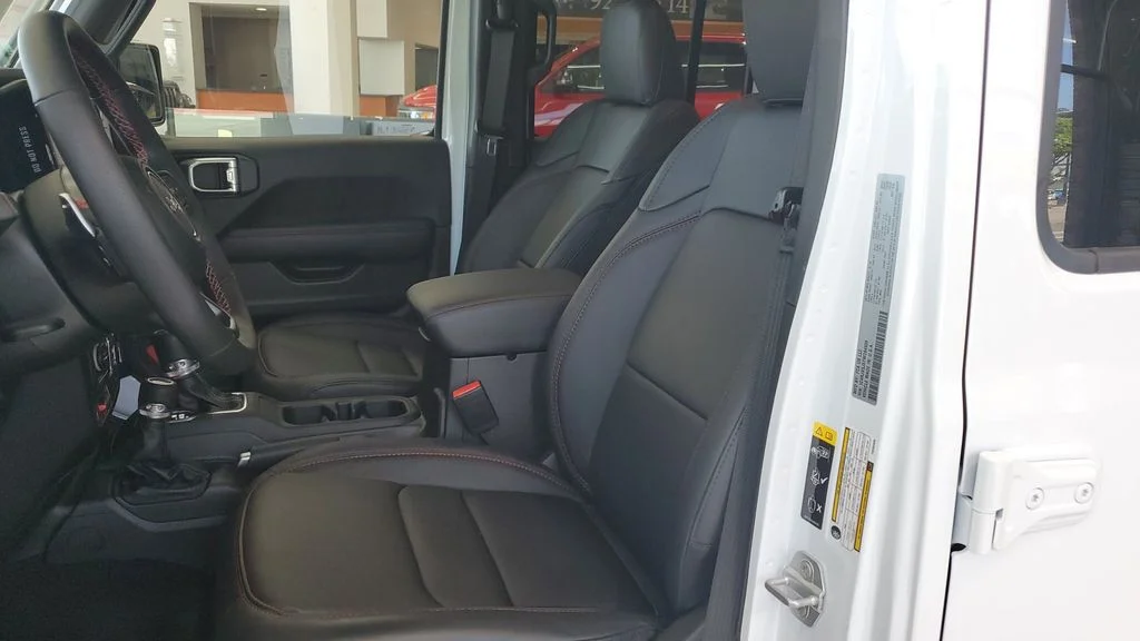 New 2026 Bright White Clear-Coat Exterior Paint Jeep Moab 392 image 19
