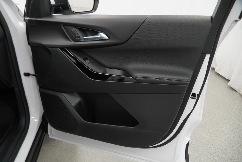 New 2027 Summit White Chevrolet LT image 27