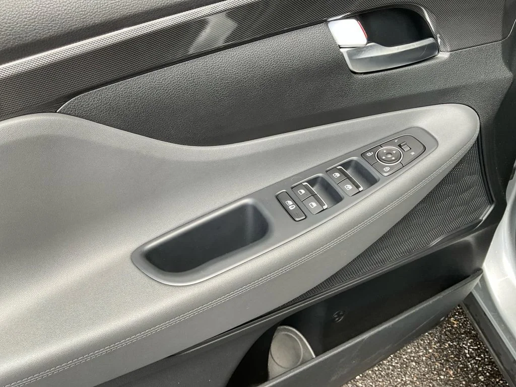 Used 2023 Silver Hyundai SEL image 33