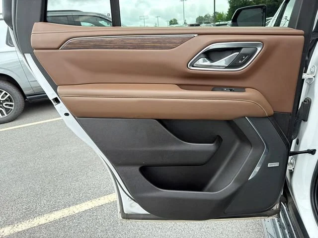 Used 2021 SUMMIT WHITE Chevrolet High Country image 22