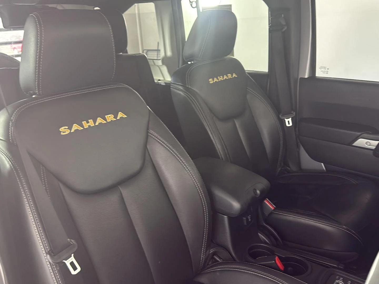 Used 2014  Jeep Sahara image 18