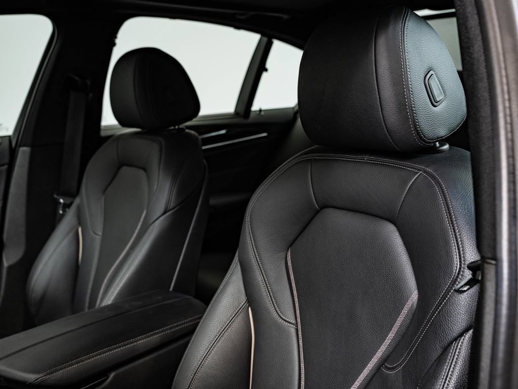 Used 2019 Bluestone Metallic BMW 540i xDrive image 23