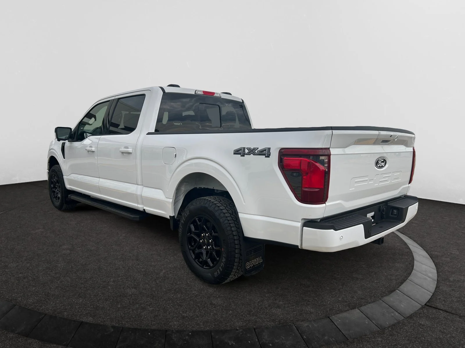 New 2026 Oxford White Ford XLT image 3