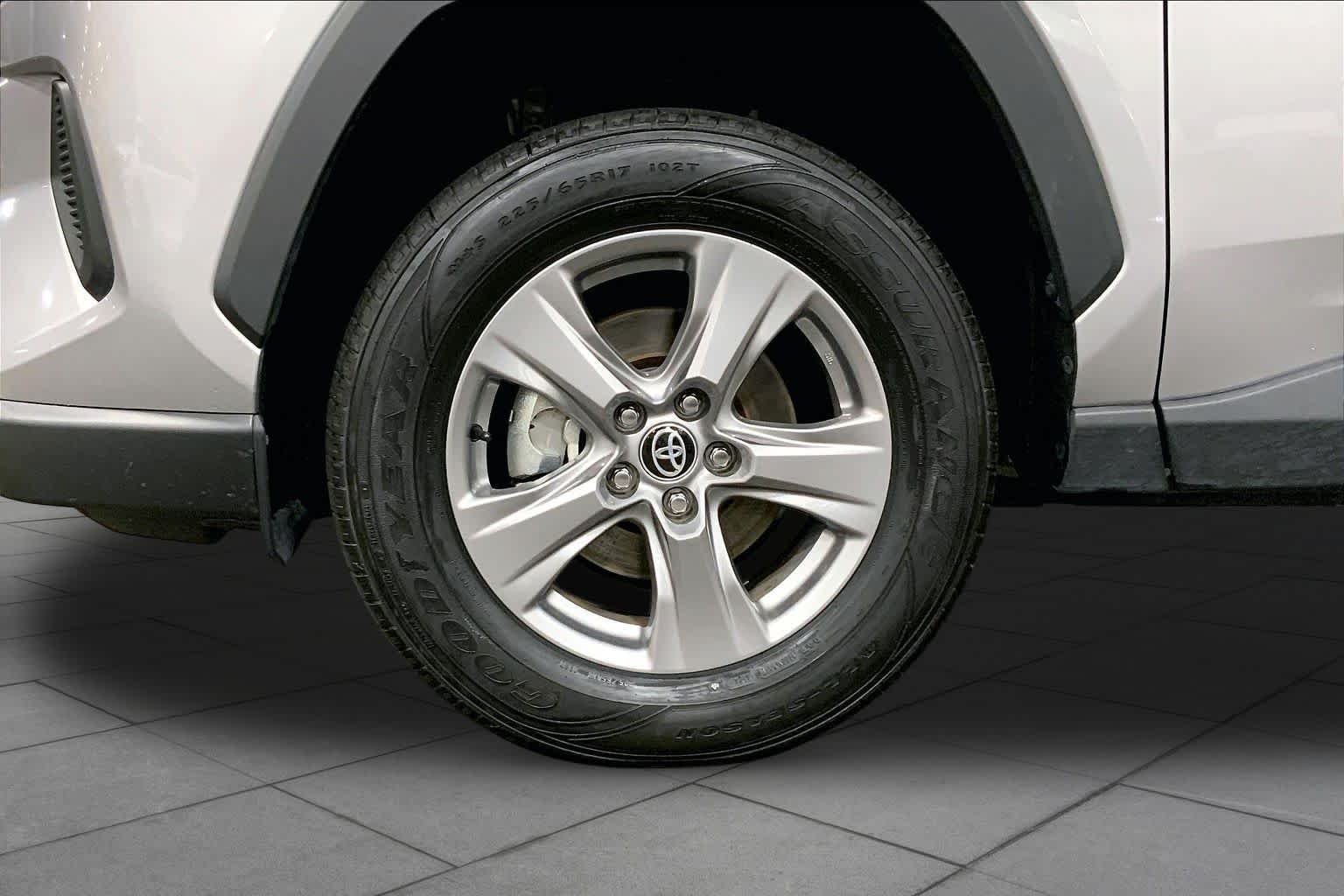 Used 2025 Silver Sky Metallic Toyota Hybrid XLE image 11