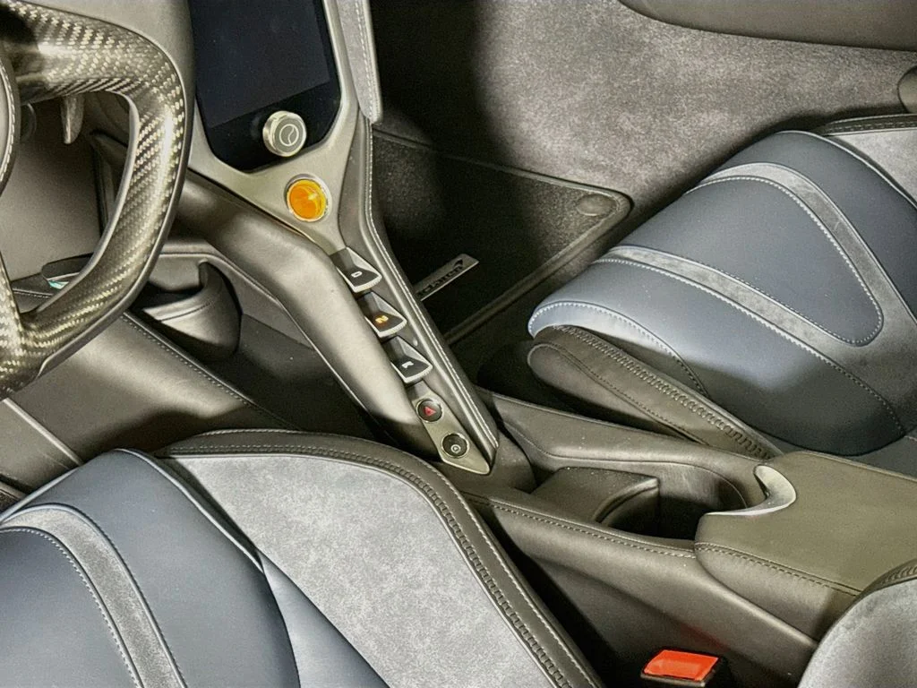 Used 2025 Blade Silver McLaren Coupe image 14