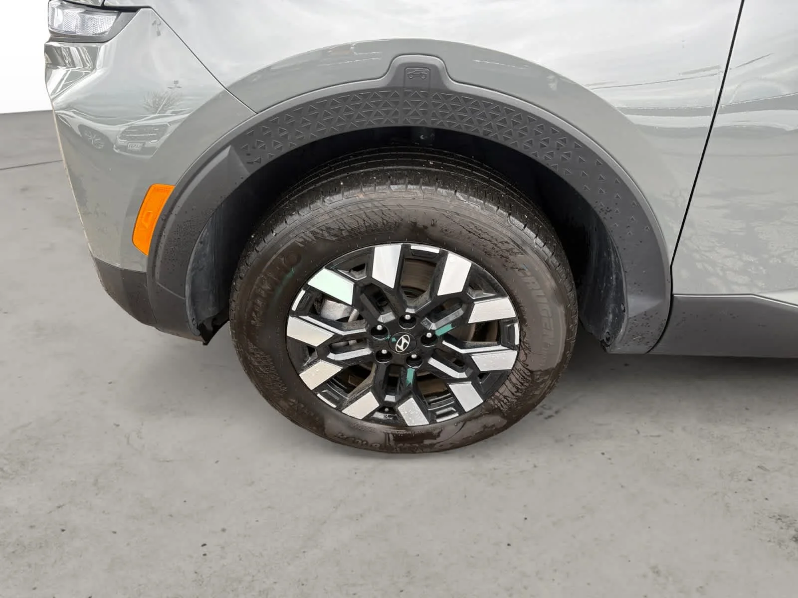 Used 2025 Hampton Gray Hyundai SEL image 6