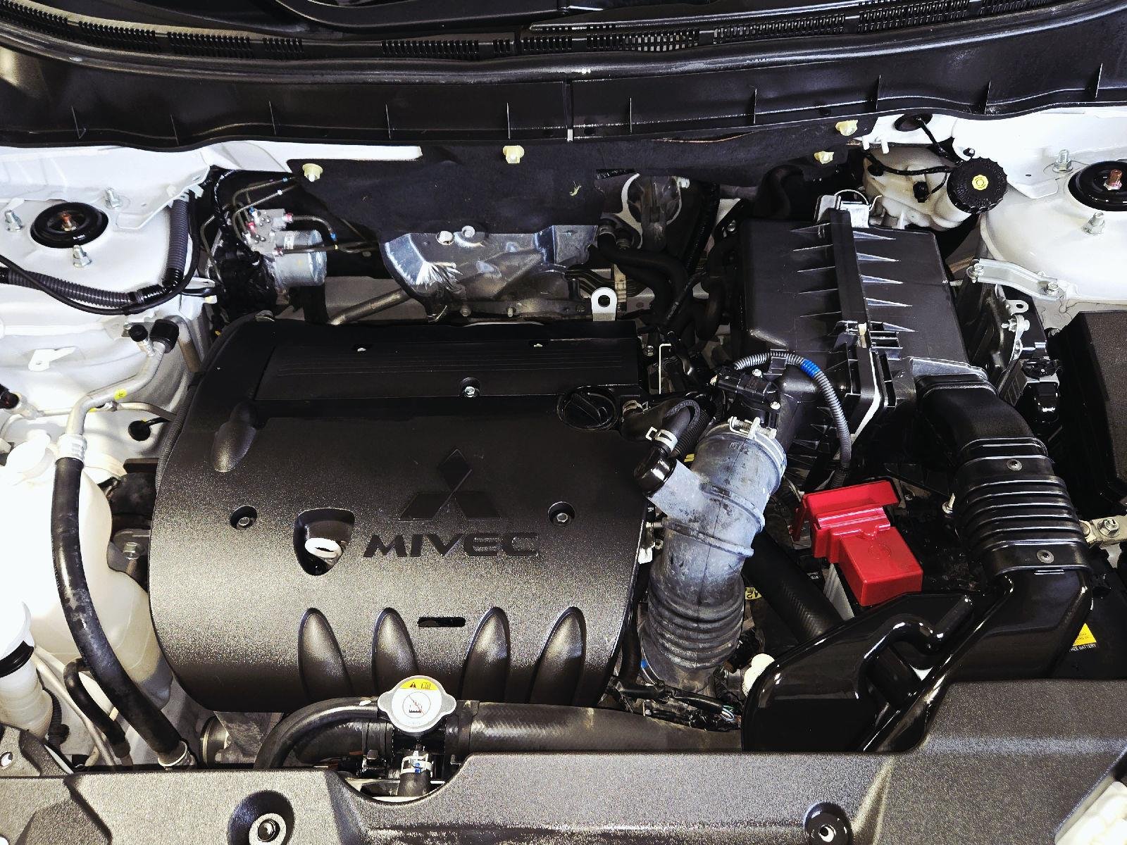 Used 2024 White Diamond Mitsubishi ES image 58
