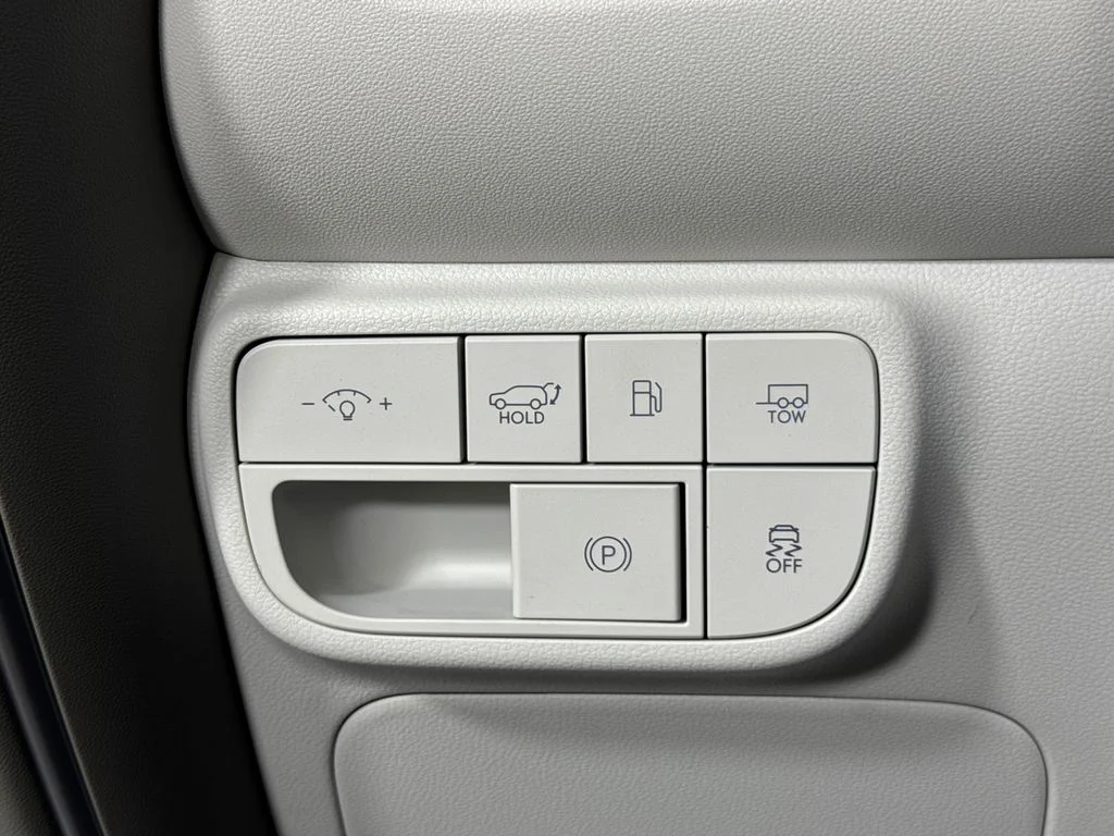New 2026 White Hyundai SEL Premium image 30