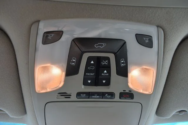 Used 2012 White Toyota Limited image 41
