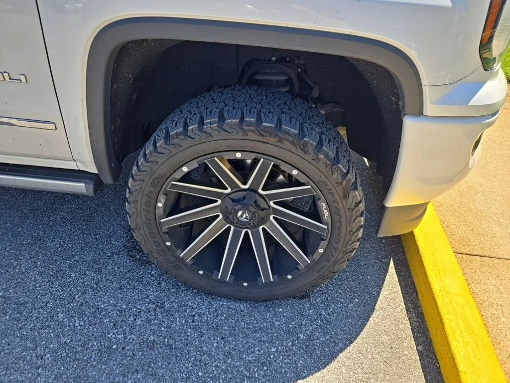 Used 2018 White GMC Denali image 3