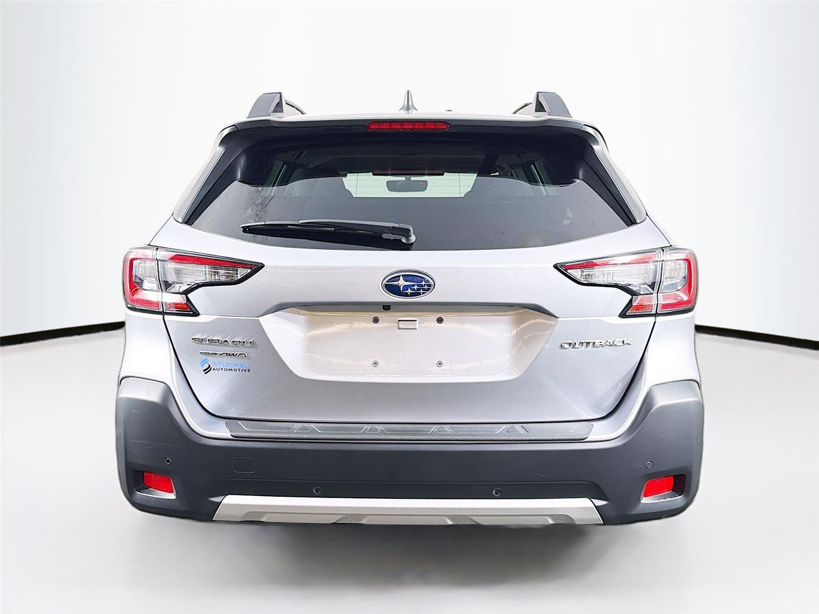 Used 2025 Ice Silver Metallic Subaru Limited image 10