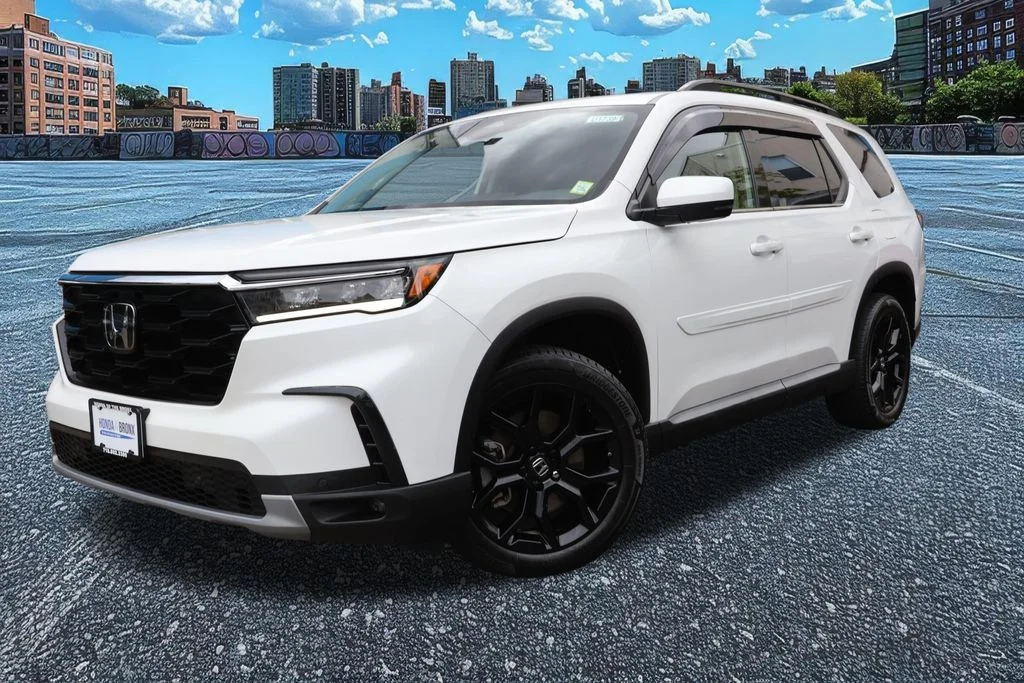 2023 Honda Pilot Touring AWD's photo