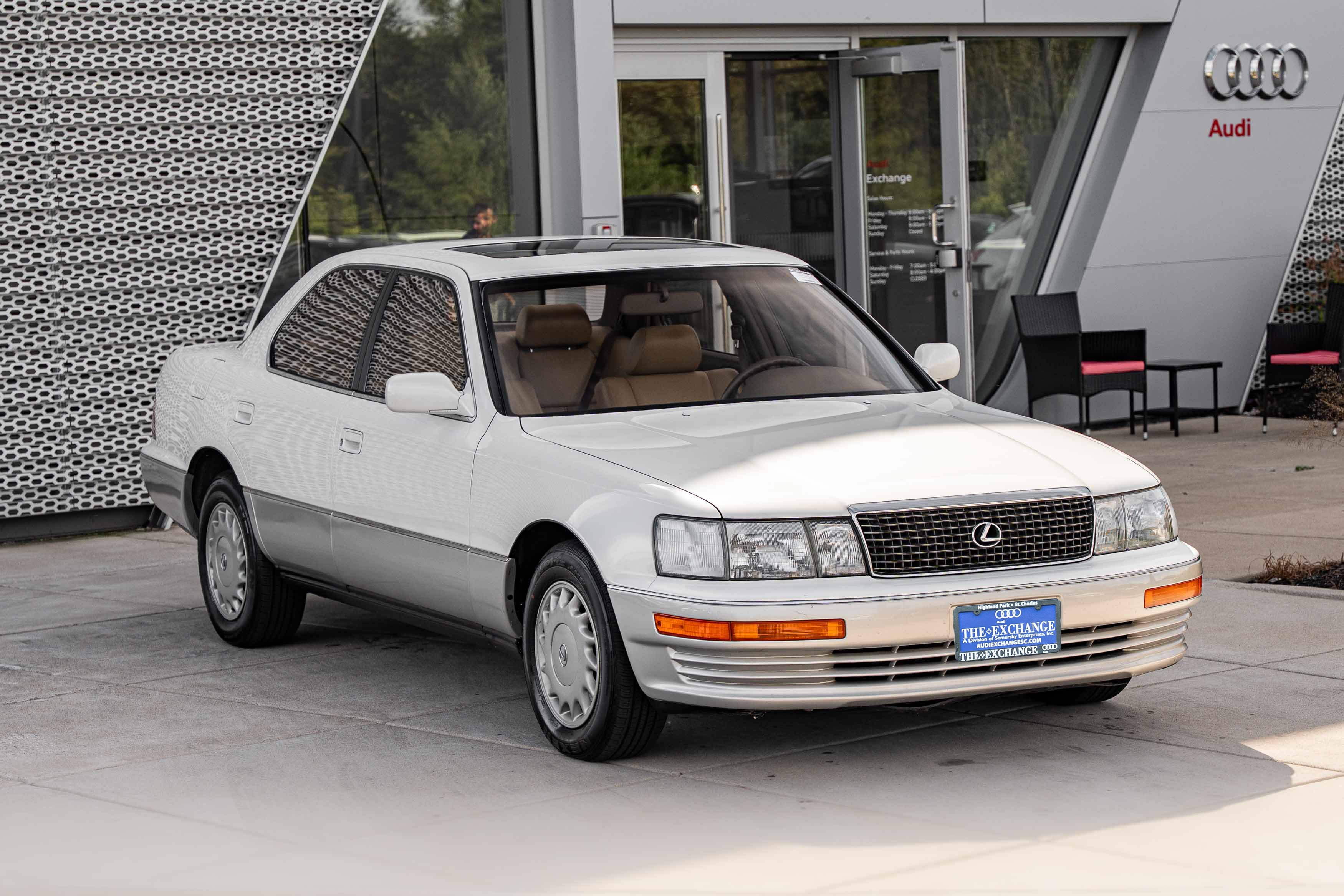 Used 1992 White Lexus 400 image 2