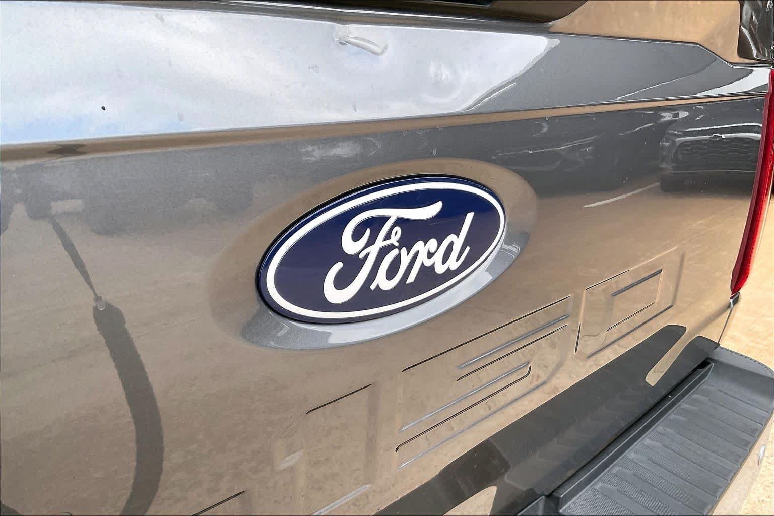 Used 2025 Carbonized Gray Ford XLT image 28
