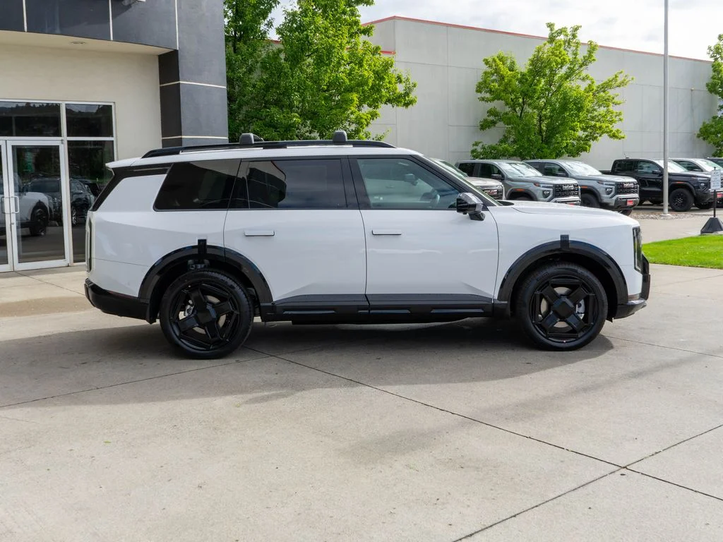 New 2027 Glacial White Pearl Kia X-LINE SX image 8