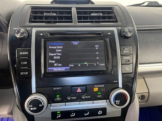 Used 2014 White Toyota LE image 23