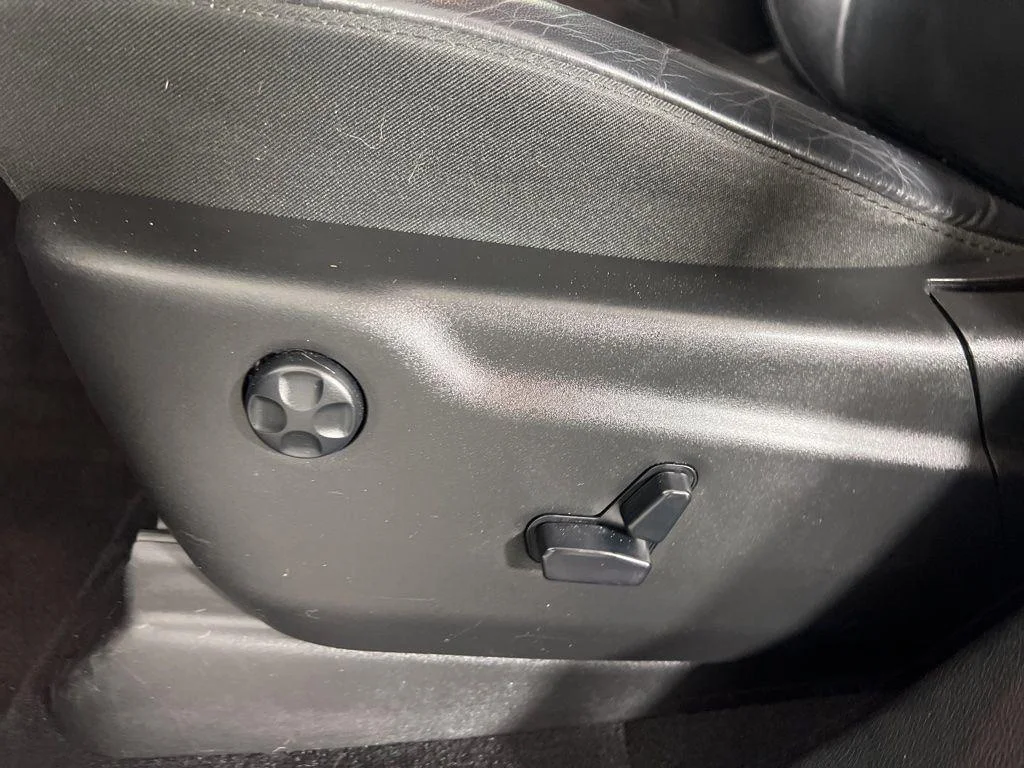 Used 2019 Pacific Blue Clearcoat Jeep Limited image 13