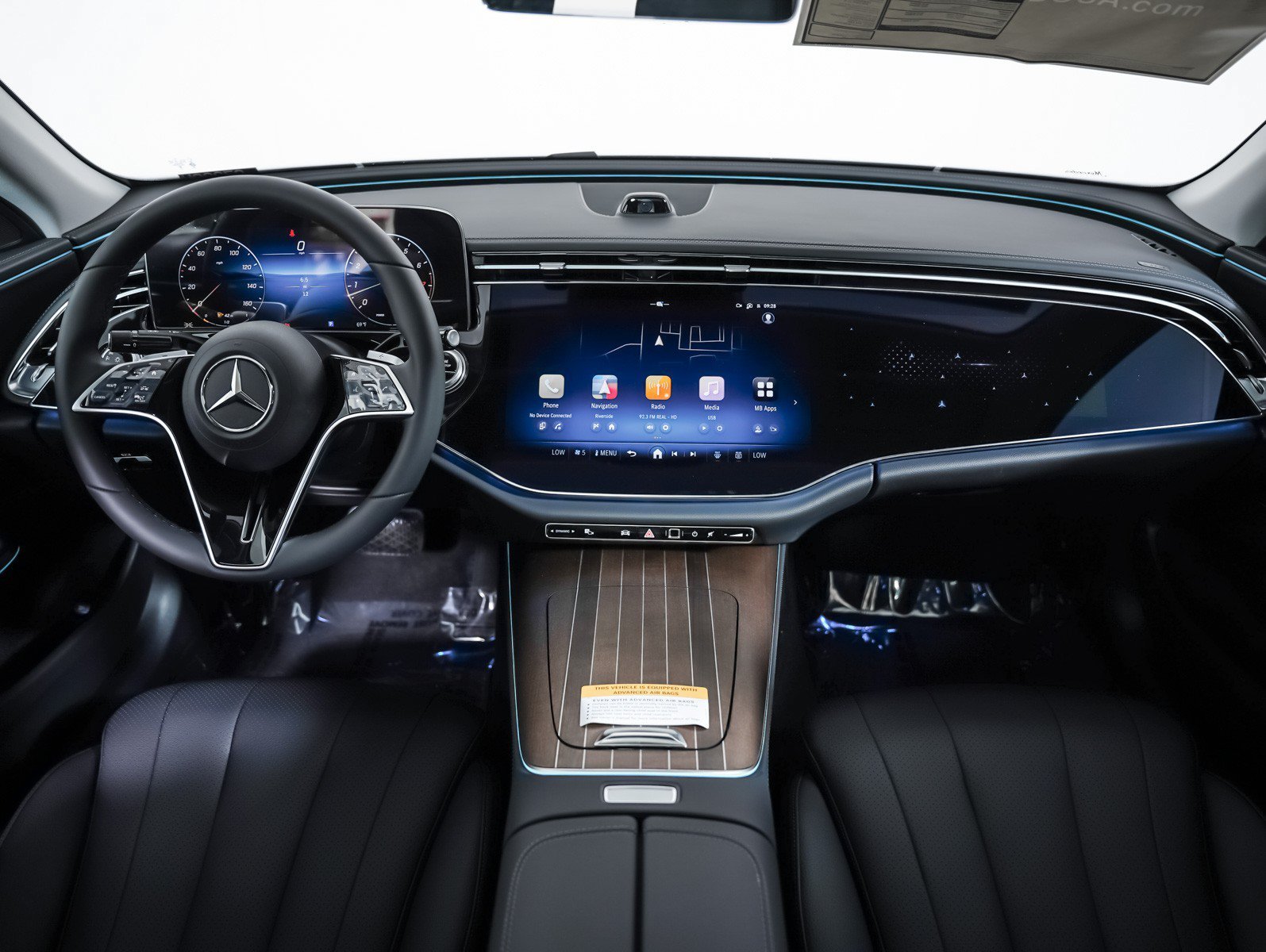 New 2027 Polar White Mercedes-Benz E 350 image 9