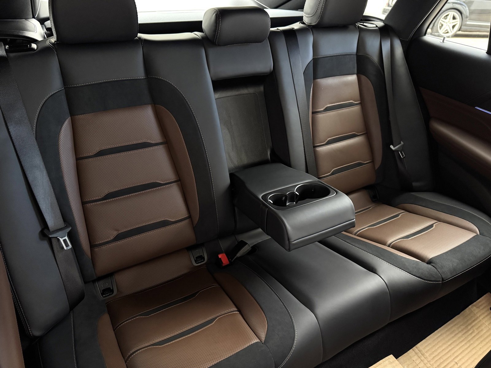 New 2026 MANUFAKTUR Moonlight White Metallic Mercedes-Benz AMG® GLE 53 4MATIC+ Coupe image 41