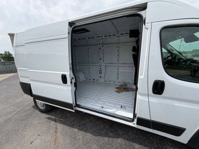 New 2026 Bright White Clear-Coat Exterior Paint RAM Tradesman image 31