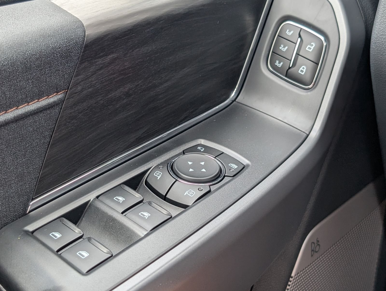 New 2026 Iconic Silver Metallic Ford Lariat image 26