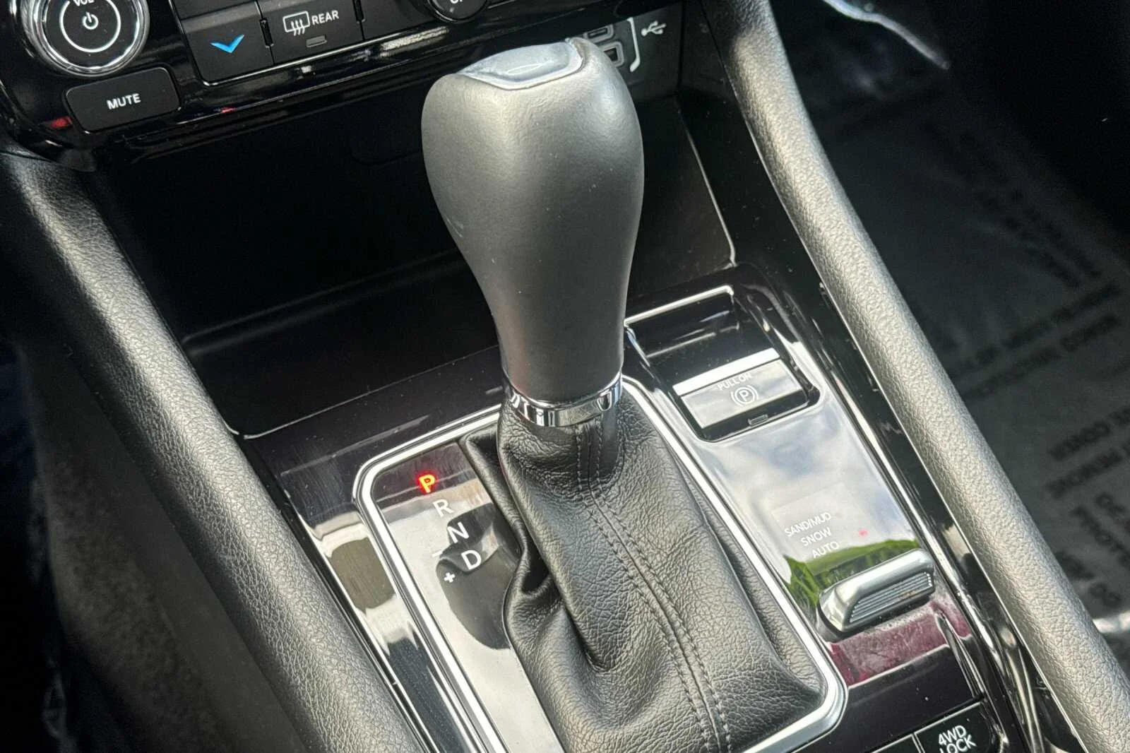 Used 2023 Gray Jeep Latitude image 26