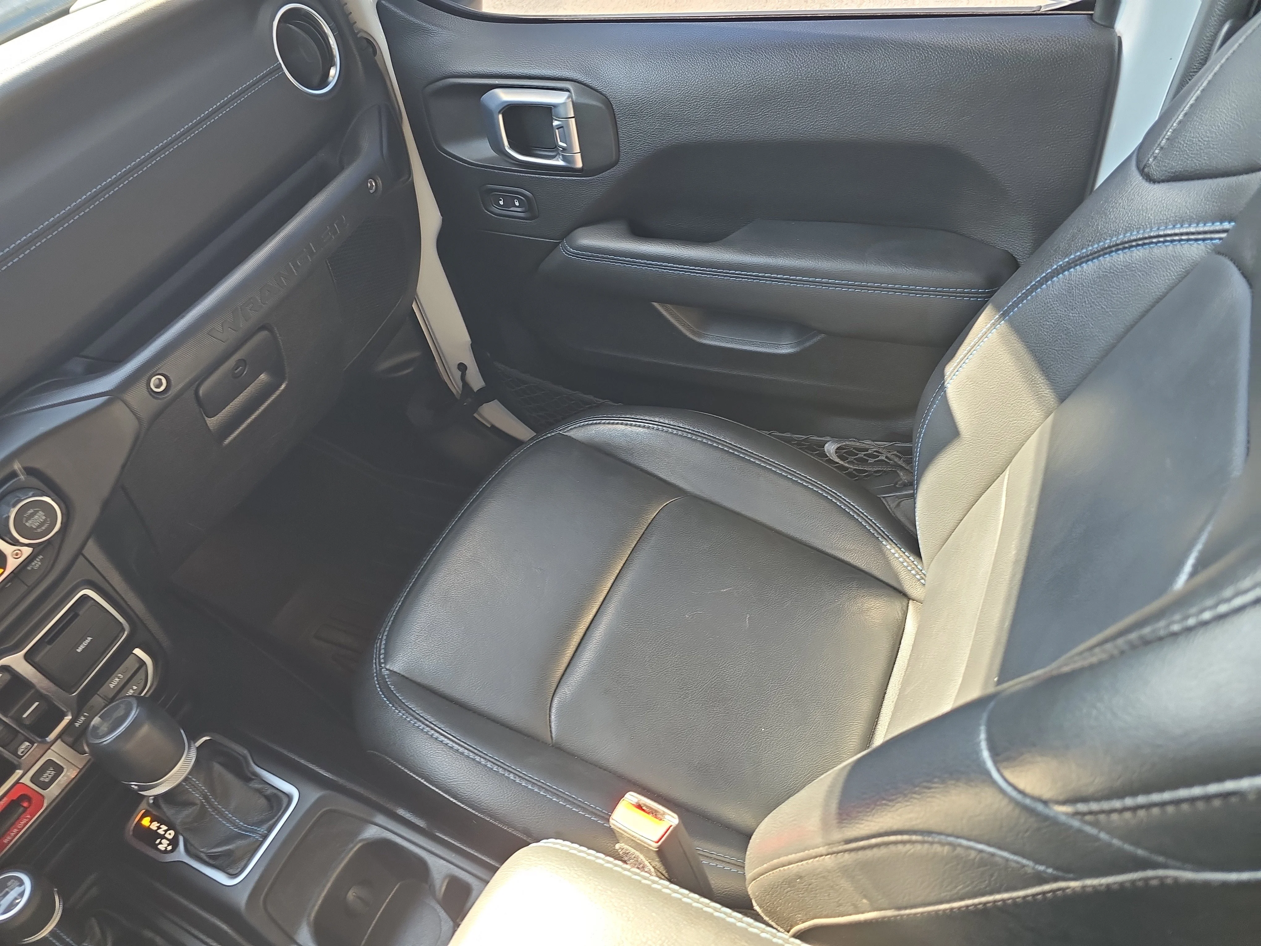 Used 2022 Bright White Clearcoat Jeep Unlimited Rubicon image 15