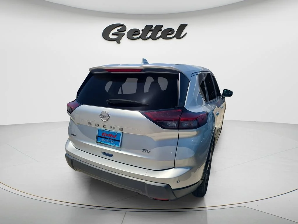 Used 2024 Silver Nissan SV FWD image 3