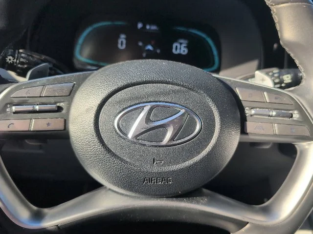 Used 2025 White Hyundai SEL image 22