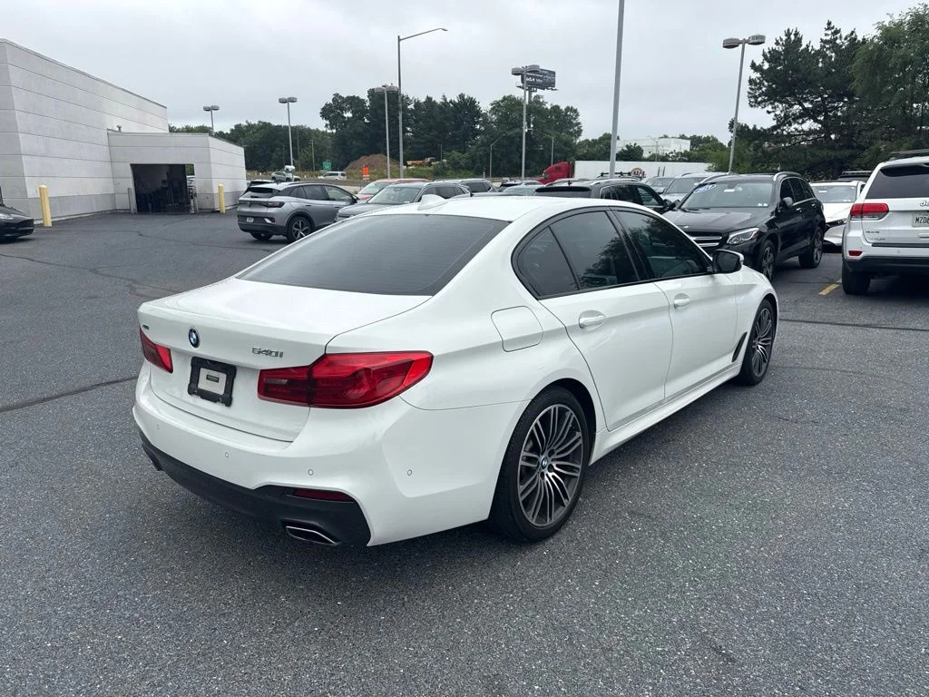 Used 2019 Alpine White BMW 540i xDrive image 23