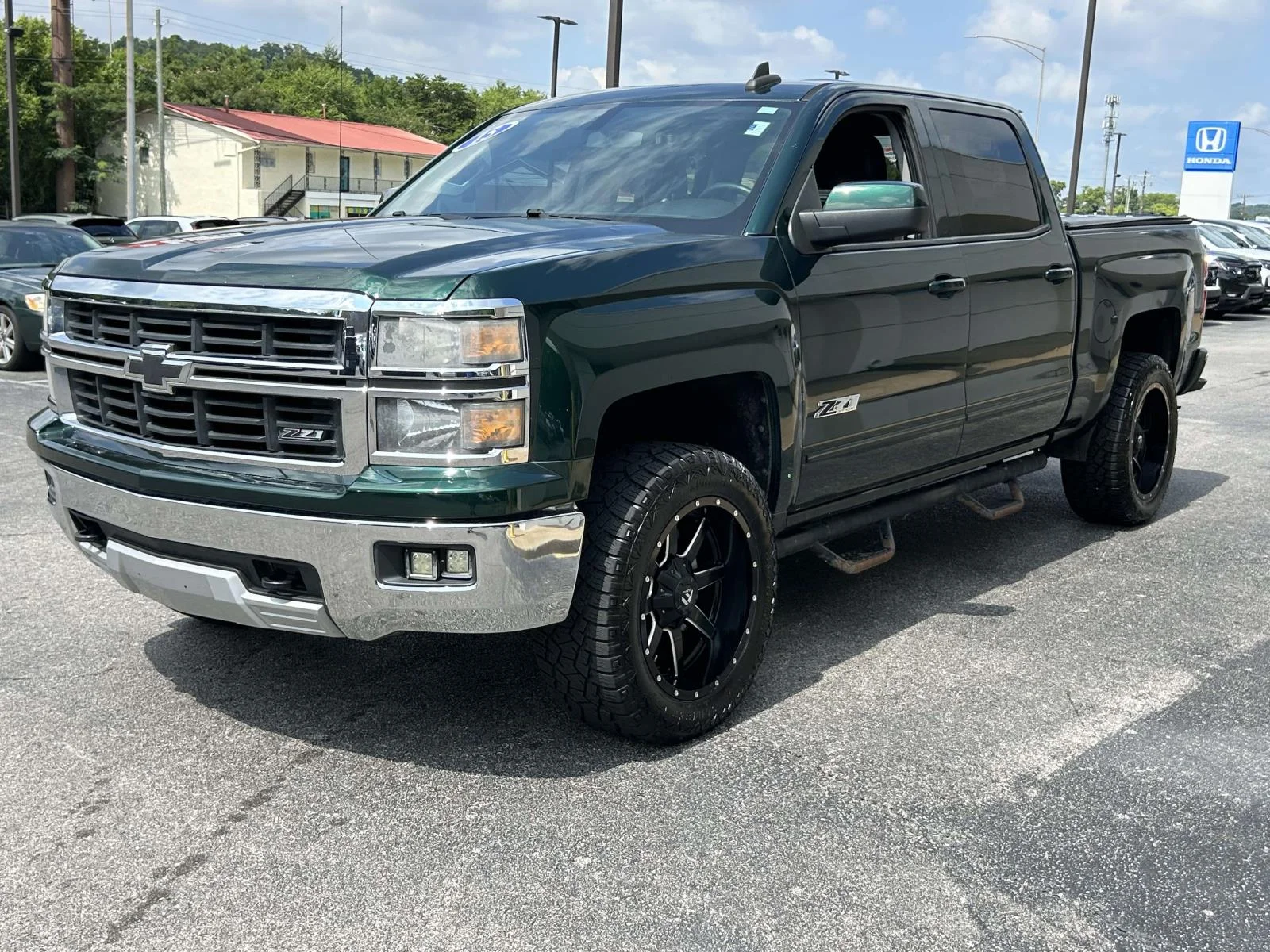 Used 2015 Green Chevrolet 4WD Crew Cab 143.5 LT w/2LT image 4