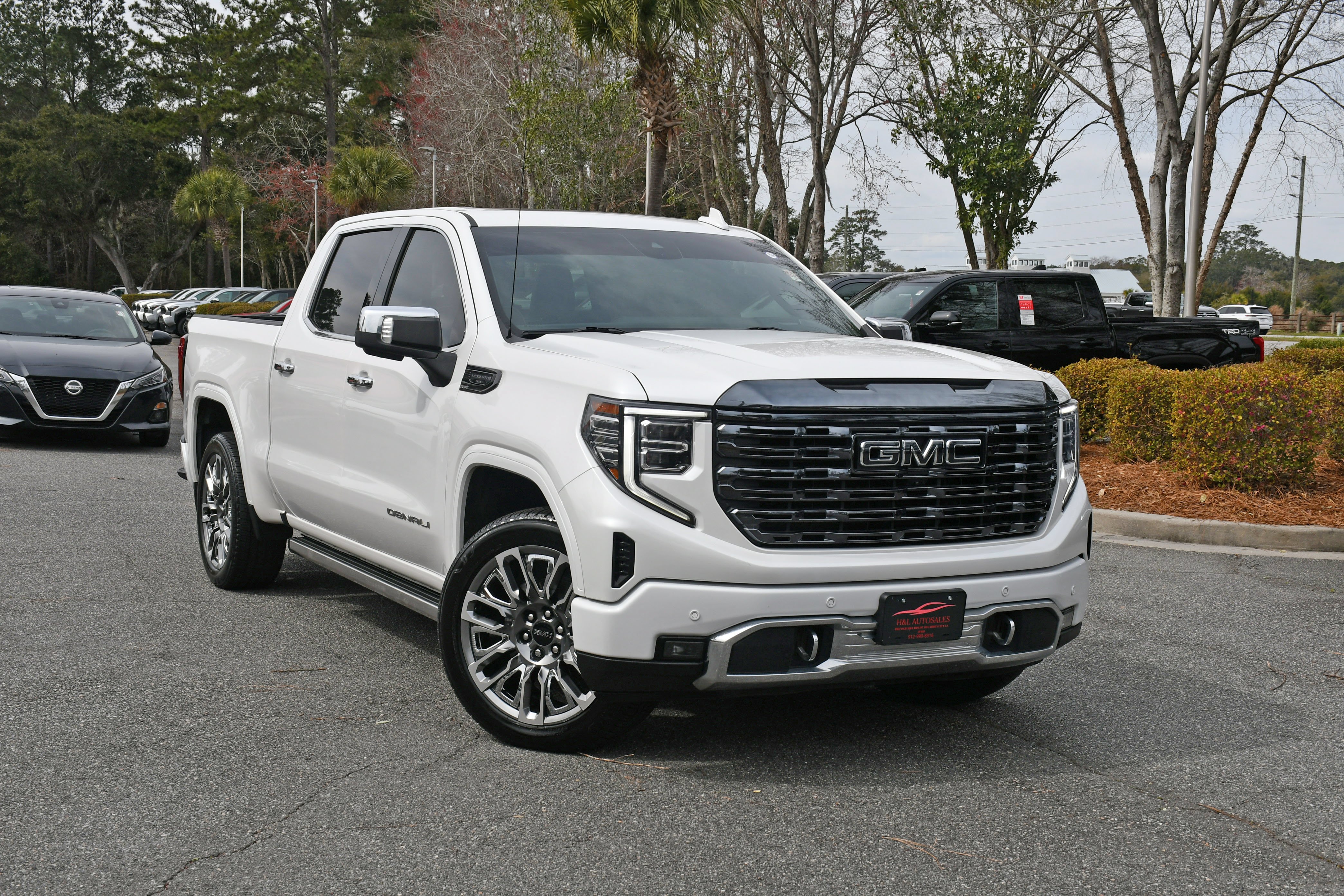 Used 2024 White GMC Denali Ultimate image 6