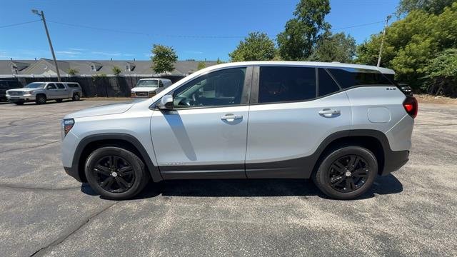 Used 2022 Quicksilver Metallic GMC SLE image 5