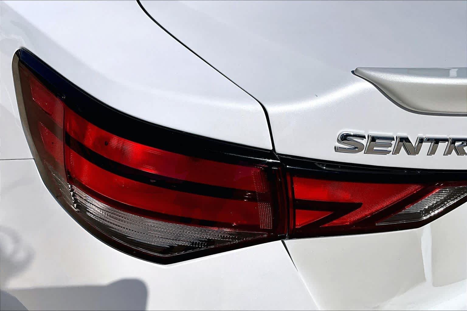 Used 2024 Aspen White Tricoat/Super Black Nissan SR image 20