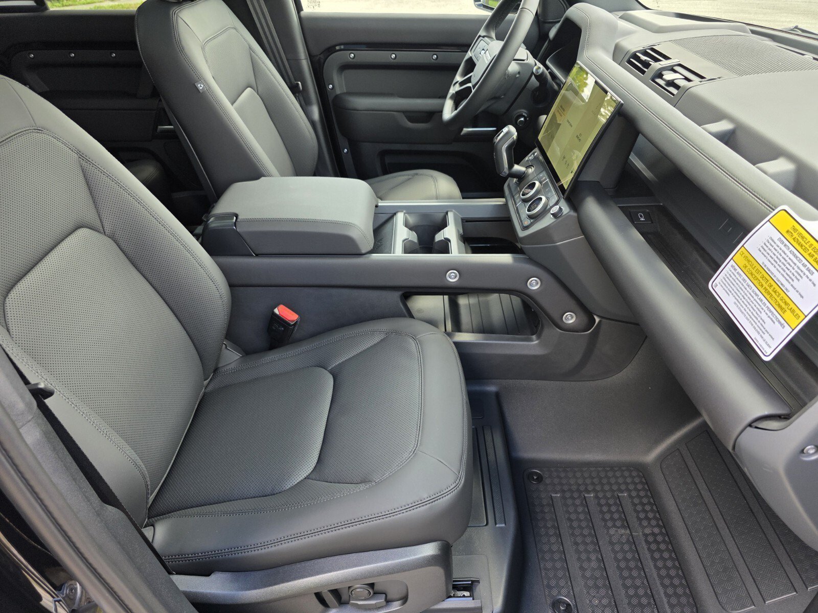 New 2026 Santorini Black LAND ROVER X-Dynamic SE image 3